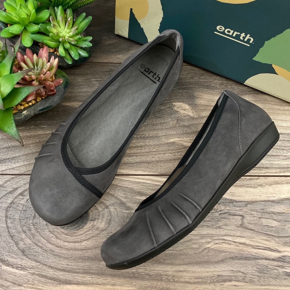 NIB Earth Alder Derby Suede Round Toe Ballet Flats